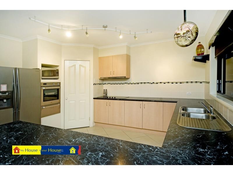 7 Victoria Drive, Pacific Pines QLD 4211