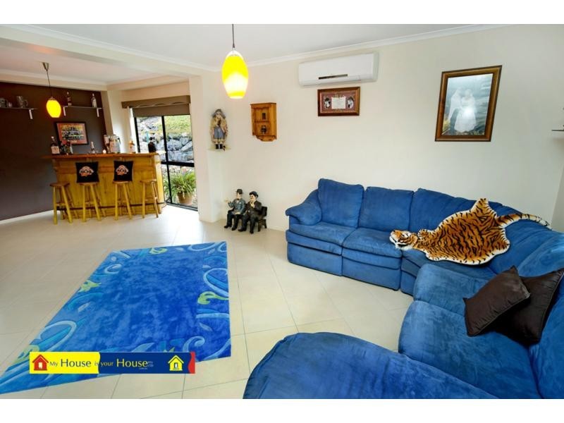 7 Victoria Drive, Pacific Pines QLD 4211