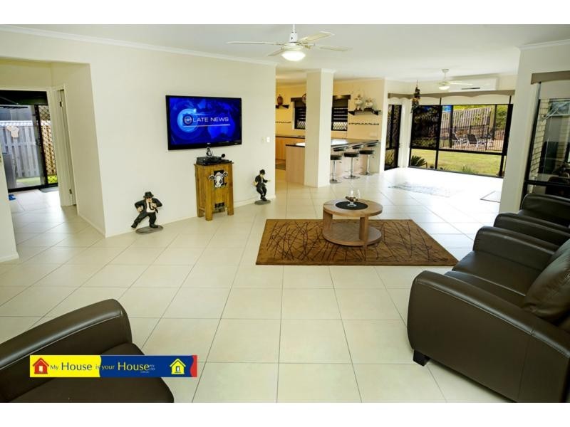 7 Victoria Drive, Pacific Pines QLD 4211