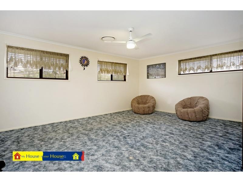 7 Victoria Drive, Pacific Pines QLD 4211