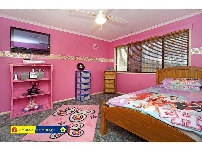 7 Victoria Drive, Pacific Pines QLD 4211