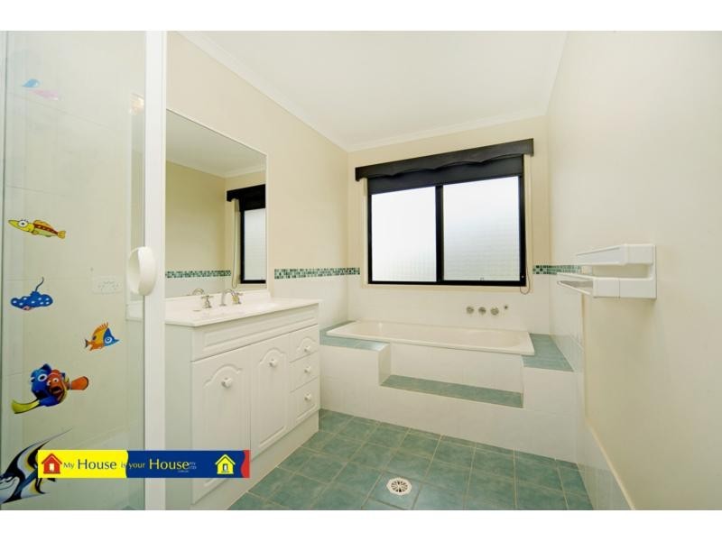 7 Victoria Drive, Pacific Pines QLD 4211