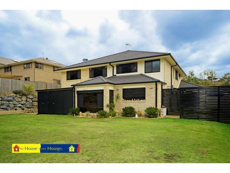 7 Victoria Drive, Pacific Pines QLD 4211