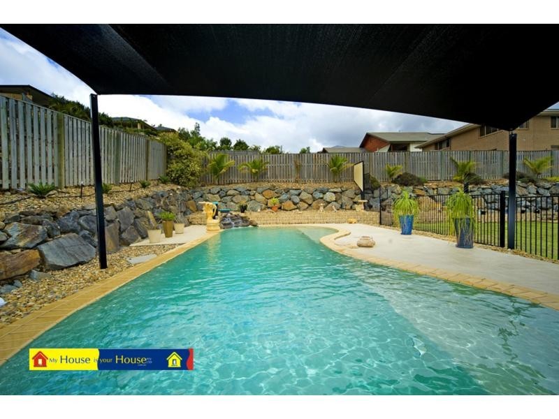 7 Victoria Drive, Pacific Pines QLD 4211