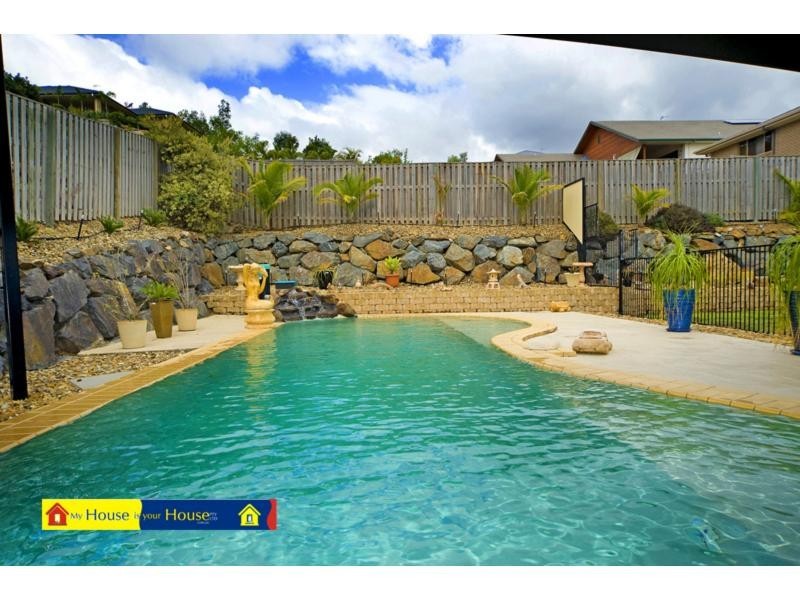 7 Victoria Drive, Pacific Pines QLD 4211