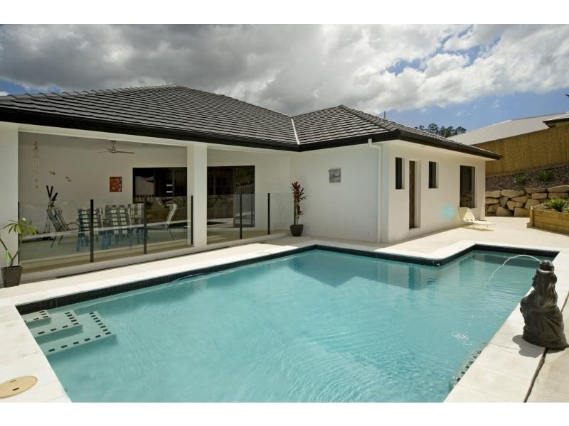 4 Yarra Place, Pacific Pines QLD 4211