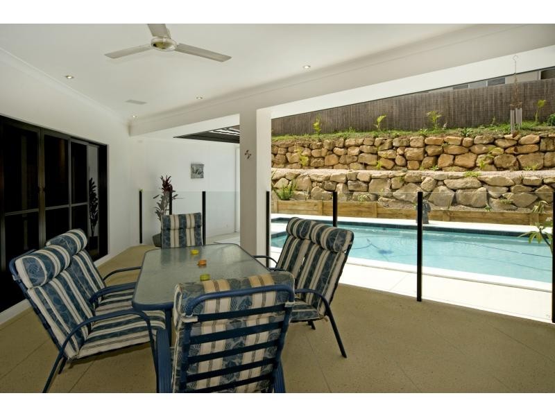 4 Yarra Place, Pacific Pines QLD 4211