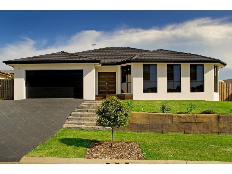 4 Yarra Place, Pacific Pines QLD 4211