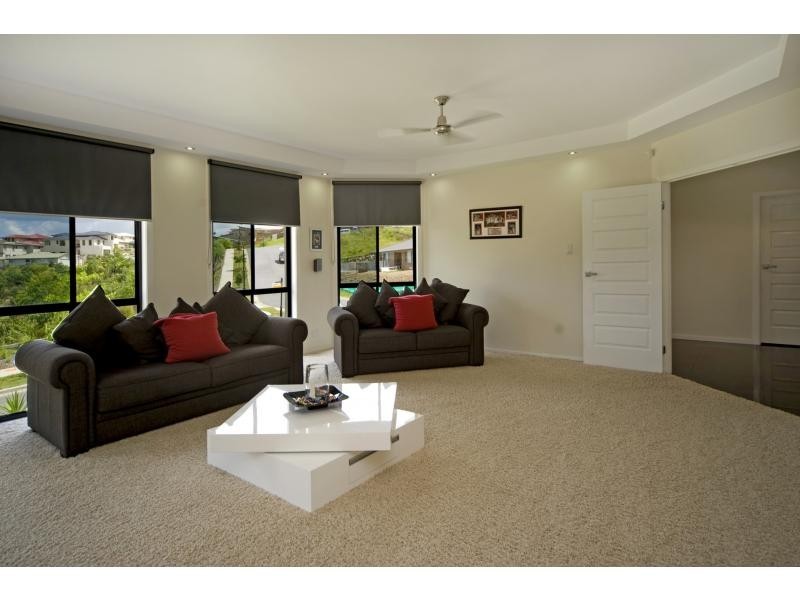 4 Yarra Place, Pacific Pines QLD 4211