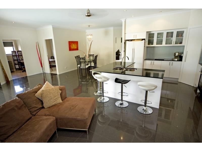 4 Yarra Place, Pacific Pines QLD 4211