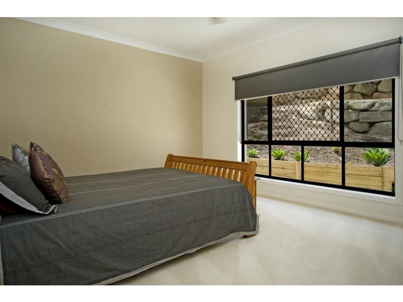 4 Yarra Place, Pacific Pines QLD 4211
