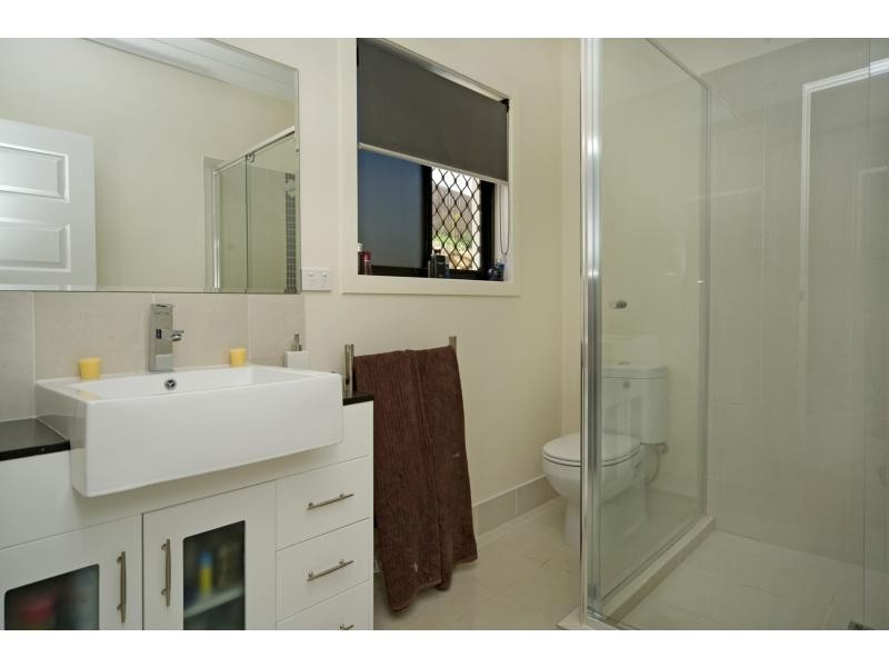 4 Yarra Place, Pacific Pines QLD 4211