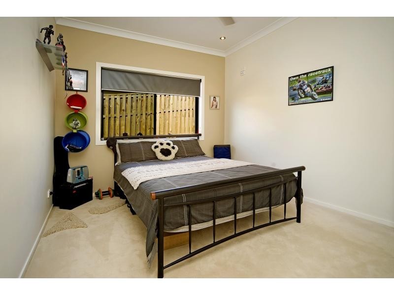 4 Yarra Place, Pacific Pines QLD 4211