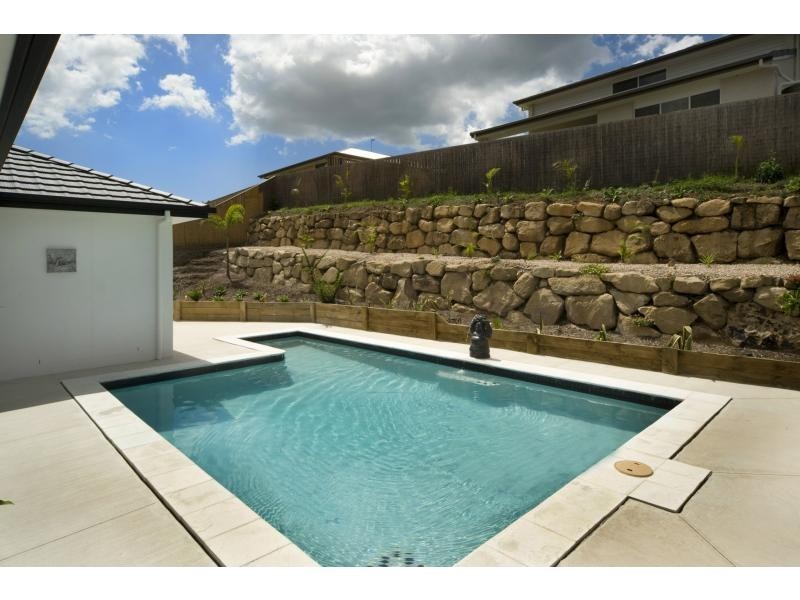 4 Yarra Place, Pacific Pines QLD 4211