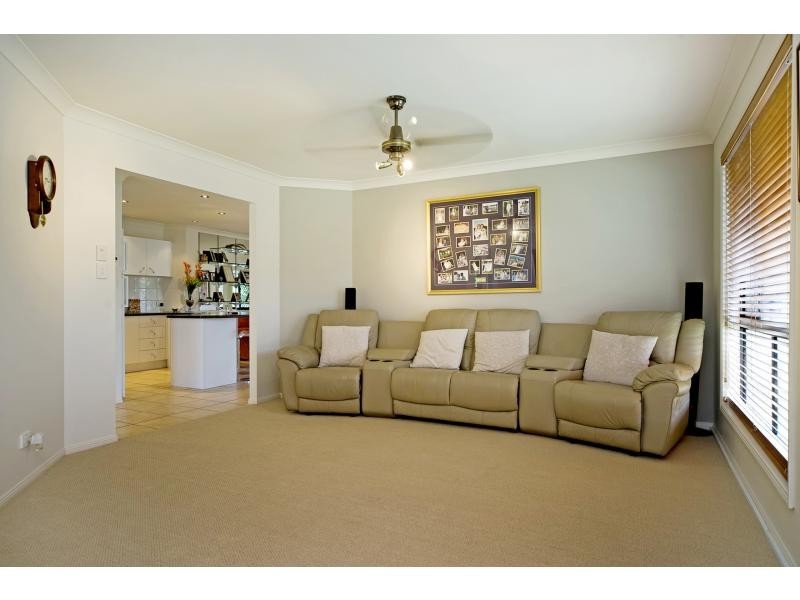 40 Buffalo Crescent, Pacific Pines QLD 4211