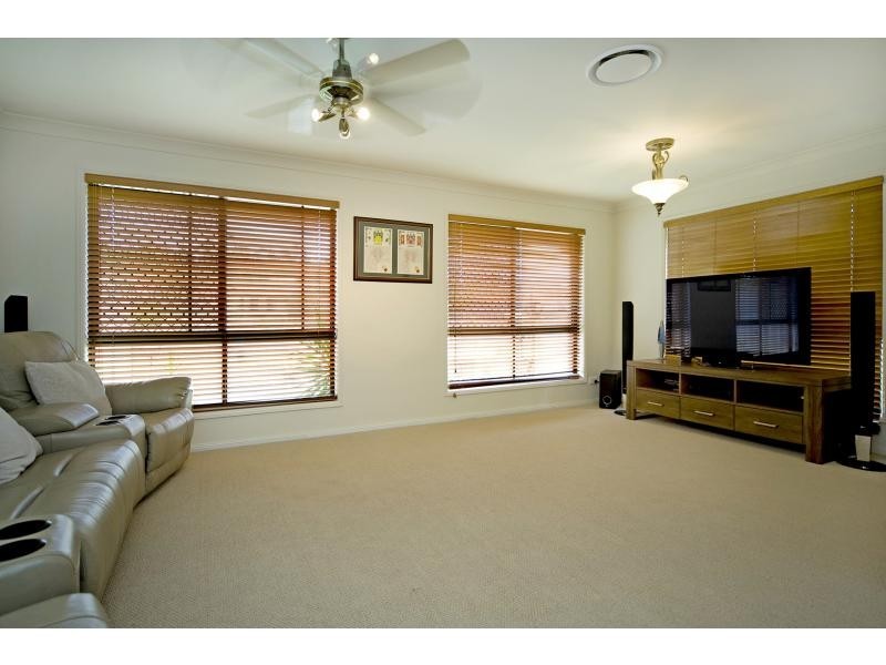 40 Buffalo Crescent, Pacific Pines QLD 4211