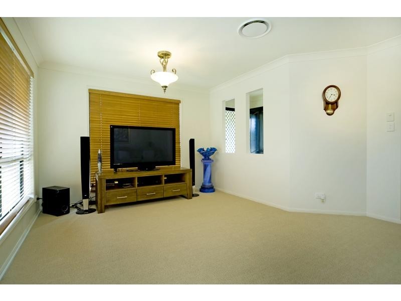 40 Buffalo Crescent, Pacific Pines QLD 4211