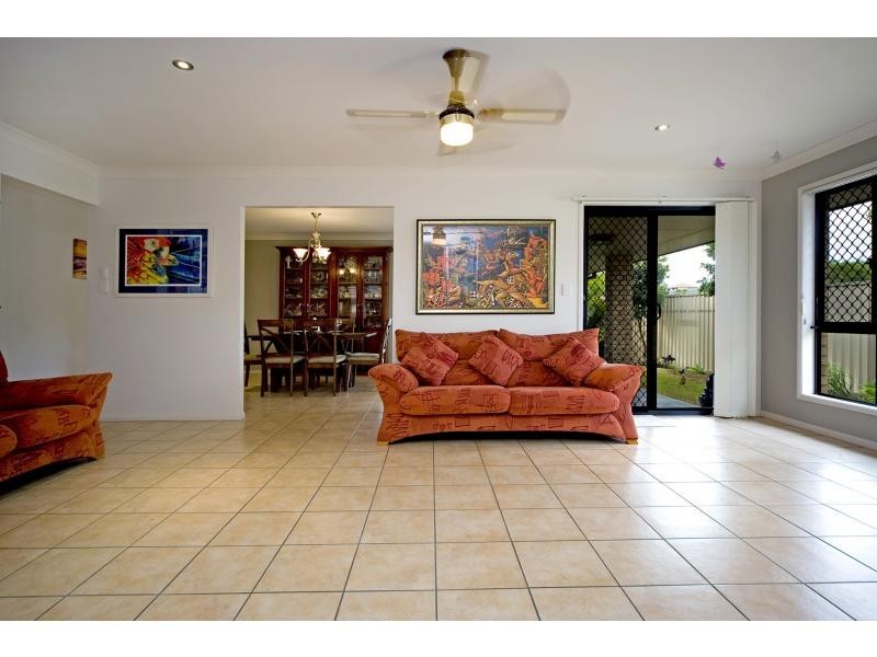 40 Buffalo Crescent, Pacific Pines QLD 4211