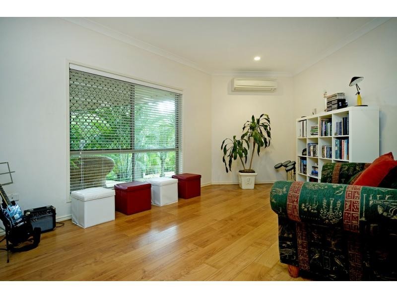 25 Erindale Court, Helensvale QLD 4212