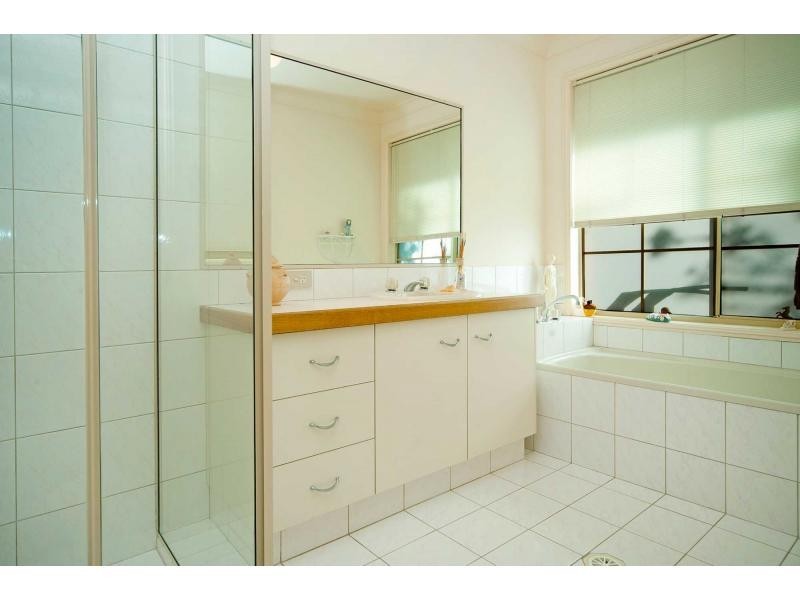 6 Gosford Court, Helensvale QLD 4212