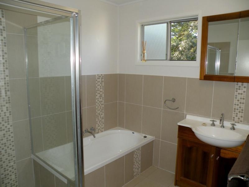 4 Amaroo Avenue, Nambour QLD 4560