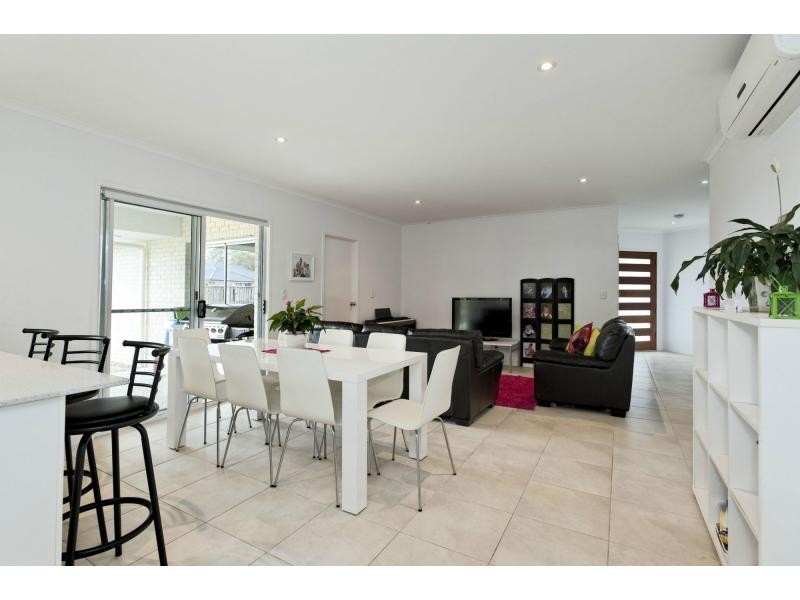 3 Griffin Place, Coes Creek QLD 4560