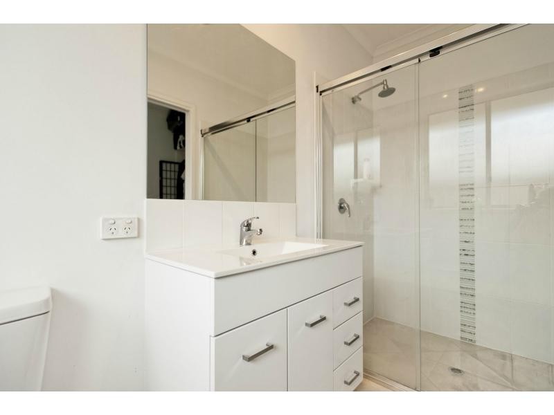 3 Griffin Place, Coes Creek QLD 4560