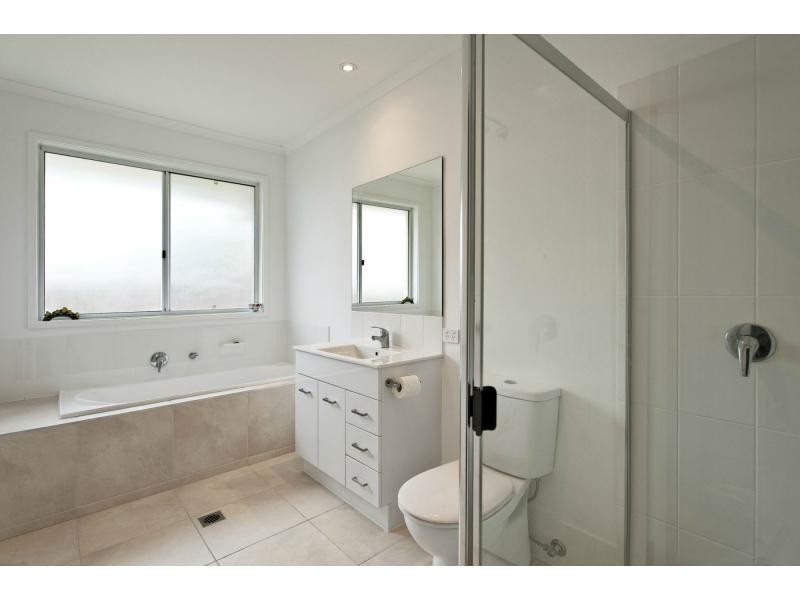 3 Griffin Place, Coes Creek QLD 4560