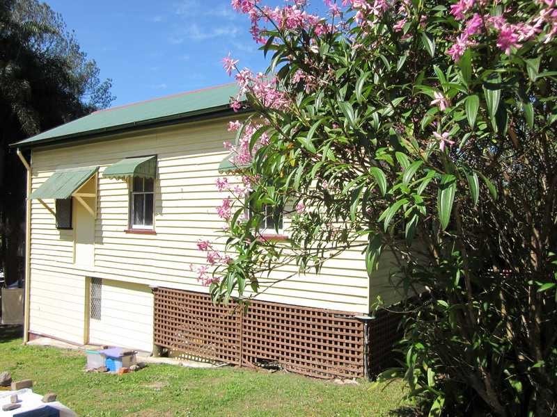 18 Hospital Road, Nambour QLD 4560