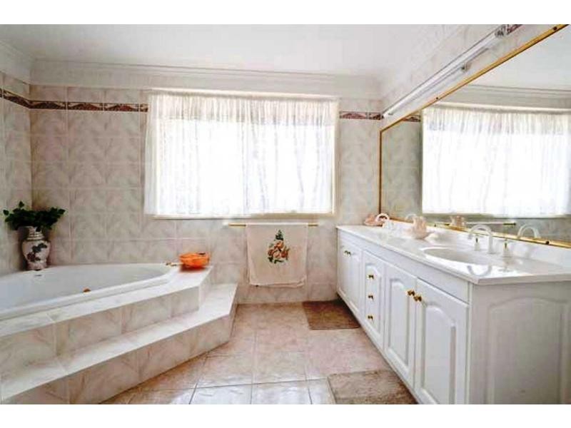 124 Elizabeth Drive, Vincentia NSW 2540