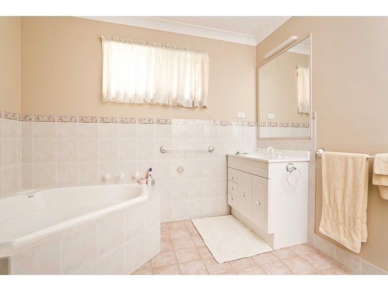 17 Tahnee Street, Sanctuary Point NSW 2540