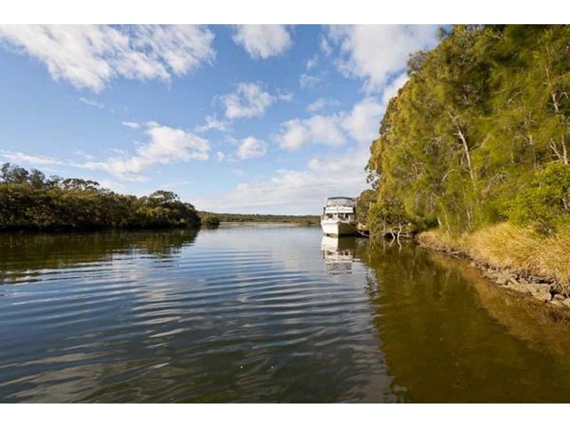 25 Streamside Street, Woollamia NSW 2540