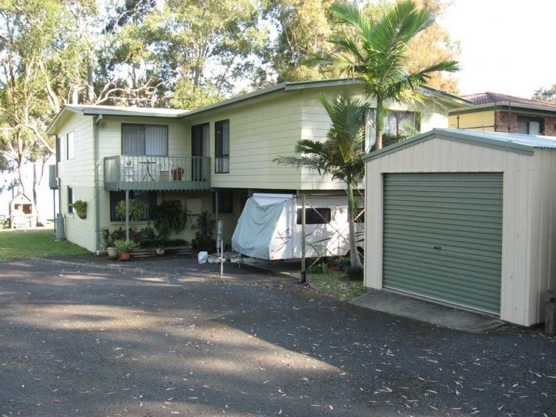 4 Loralyn Avenue, St Georges Basin NSW 2540