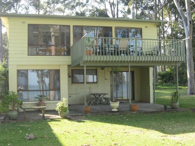 4 Loralyn Avenue, St Georges Basin NSW 2540