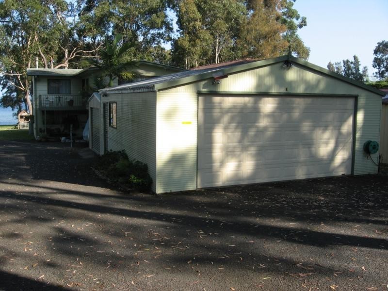 4 Loralyn Avenue, St Georges Basin NSW 2540