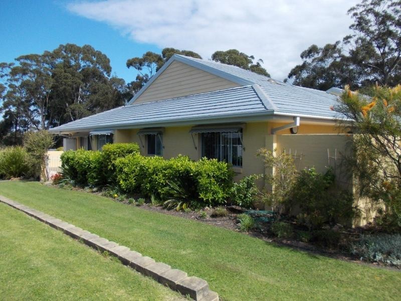 4 Walter Hood Parade, Coastal Waters, Worrowing Heights NSW 2540