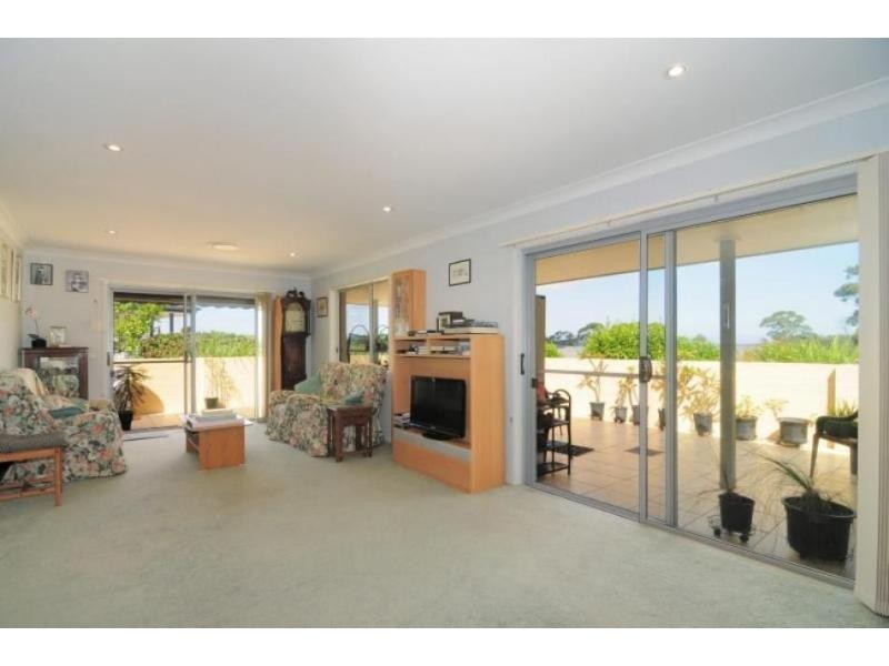 4 Walter Hood Parade, Coastal Waters, Worrowing Heights NSW 2540
