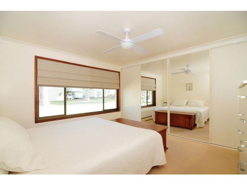 8 Loralyn Avenue, St Georges Basin NSW 2540