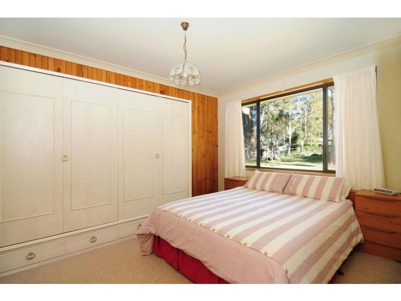 8 Loralyn Avenue, St Georges Basin NSW 2540