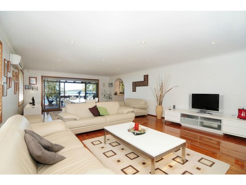 8 Loralyn Avenue, St Georges Basin NSW 2540