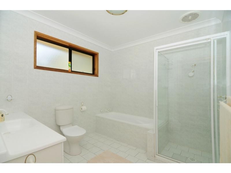 8 Loralyn Avenue, St Georges Basin NSW 2540