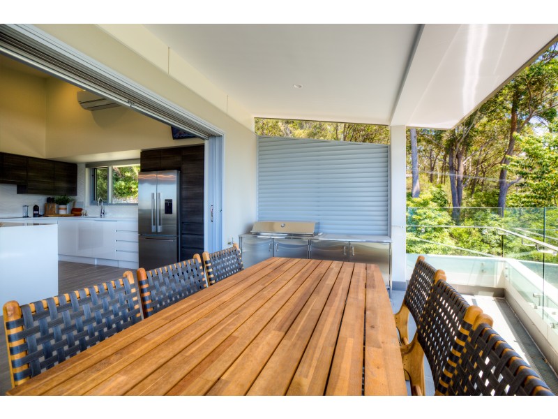 8B Booderee Ave, Hyams Beach NSW 2540