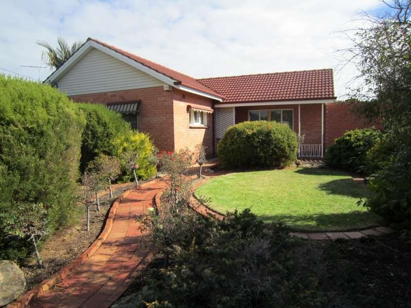 10 Poulshot Crescent, Elizabeth Vale SA 5112