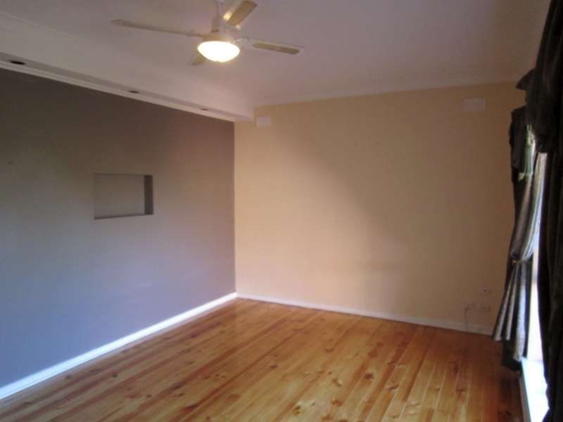 10 Poulshot Crescent, Elizabeth Vale SA 5112