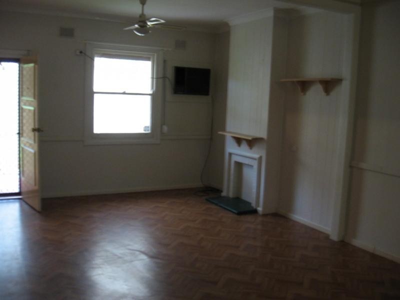 27 Knighton Road, Elizabeth North SA 5113