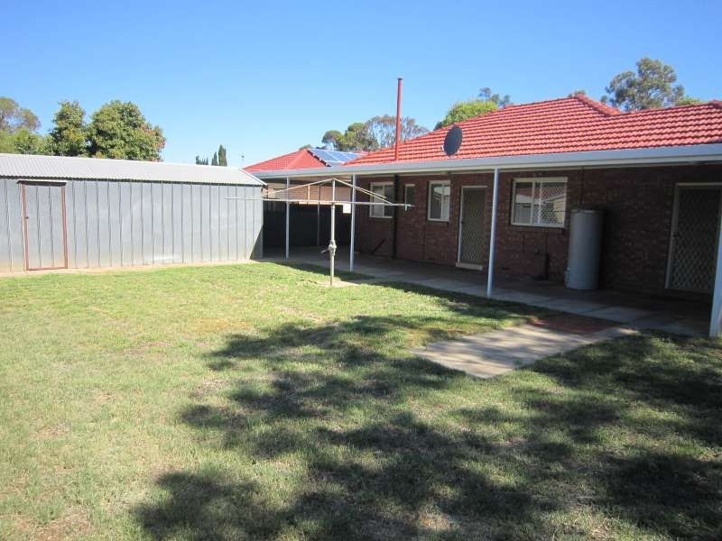 4 McIntosh Crescent, Brahma Lodge SA 5109