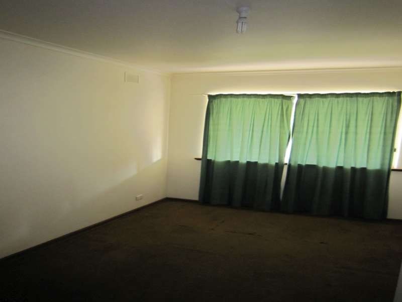 17 Paramount Road, Salisbury Downs SA 5108