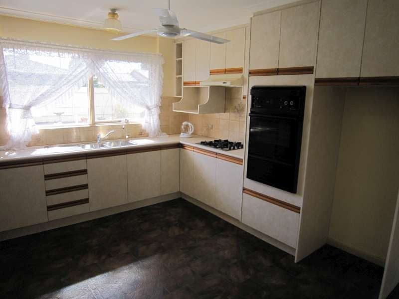 8 Charlton Drive, Salisbury East SA 5109