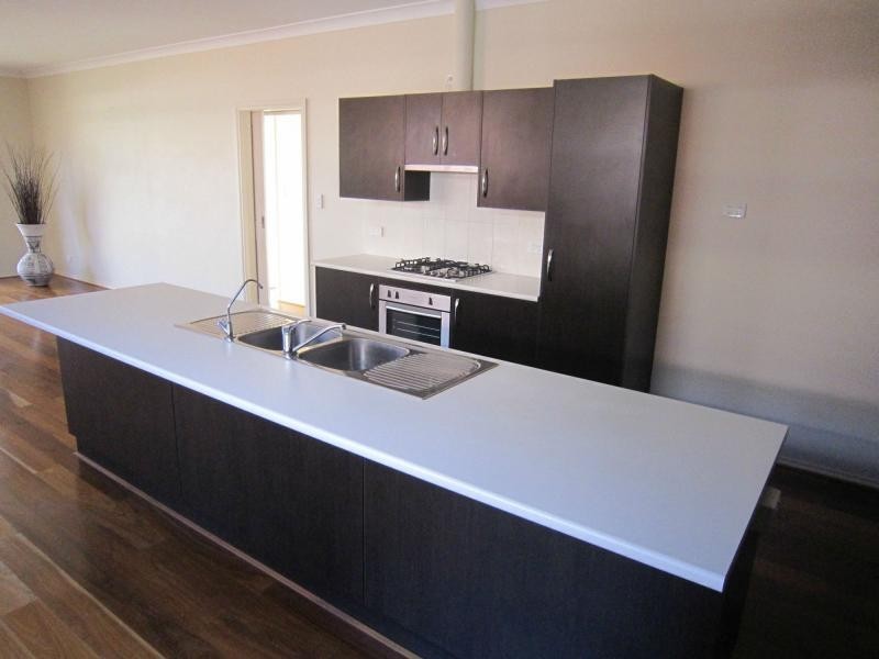 98 Shoalhaven Circuit, Mawson Lakes SA 5095