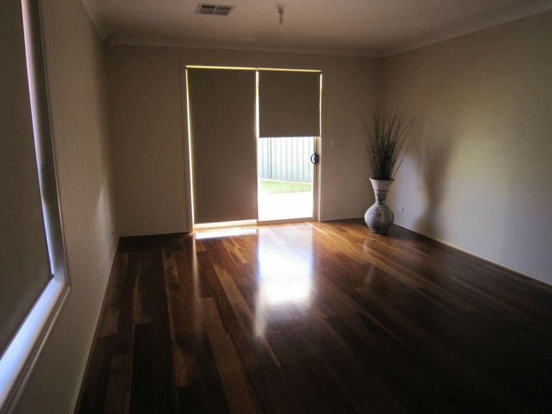 98 Shoalhaven Circuit, Mawson Lakes SA 5095